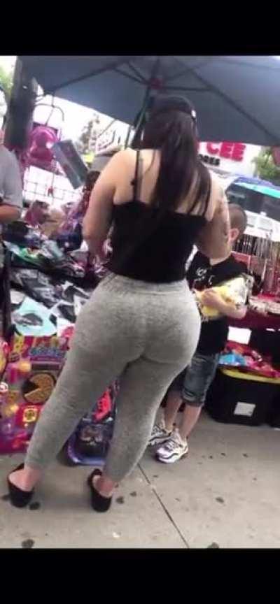 All Eyes Where on Her That Day 😍🍑