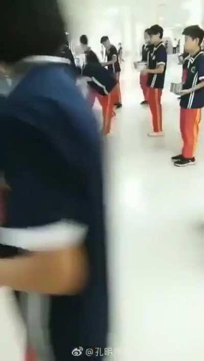 香港废青你们好好看看，什么叫礼仪之邦，我大清后继有人，未来可期兮