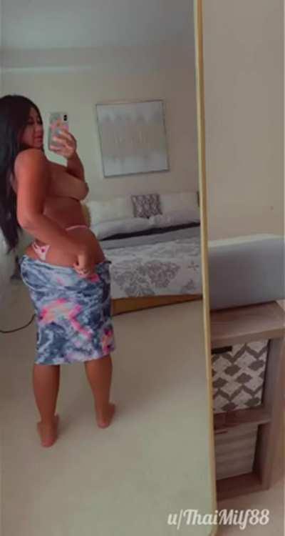 Do I look better with my clothes off? (F34)