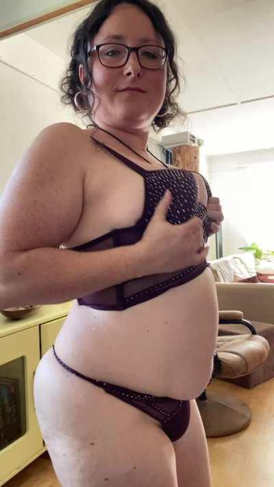 My ex said I was too fat to ride his face, do you think I’m too big to ride yours?