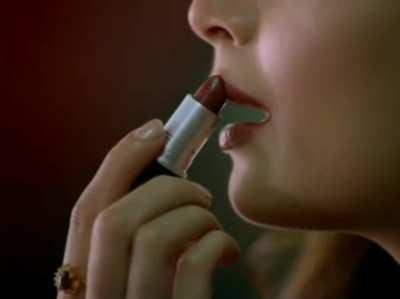 Dia Mirza horny lady teasing in slutty saree