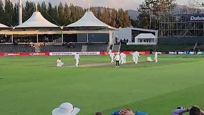 The last ball of the New Zealand vs Sri Lanka Test from the crowd
