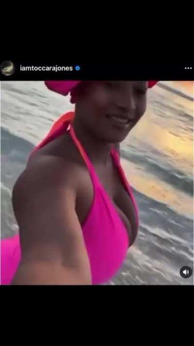 Toccara Jones @iamtoccarajones