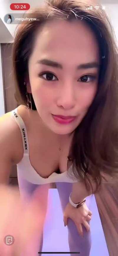 Japanese yoga fitness instructor 🐫 🦶