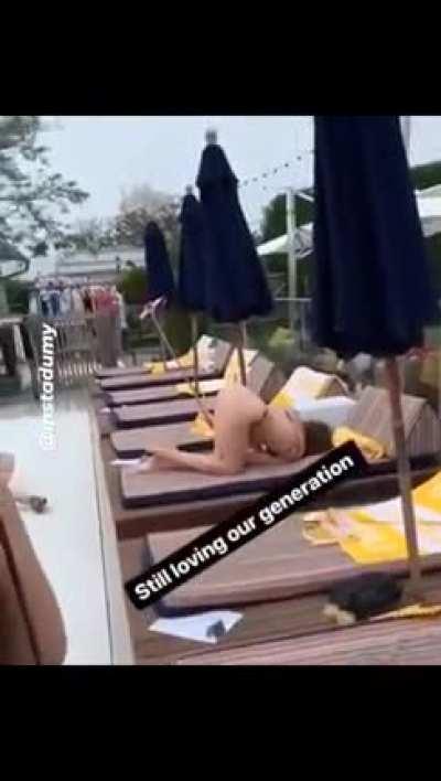 Anything and Anywhere for some attention, even if it meant making a fool of herself in public 🤦🏾‍♂️