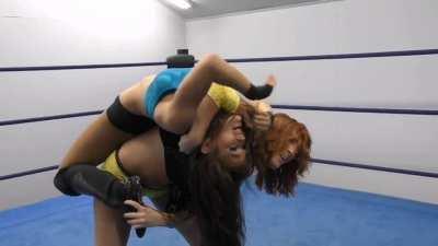 Ivelisse doing what she does best: she cries in pain and frantically taps out... But Jessie will not let her go!