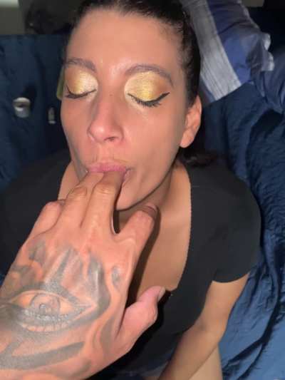 Love sucking myself off of his fingers 🤤