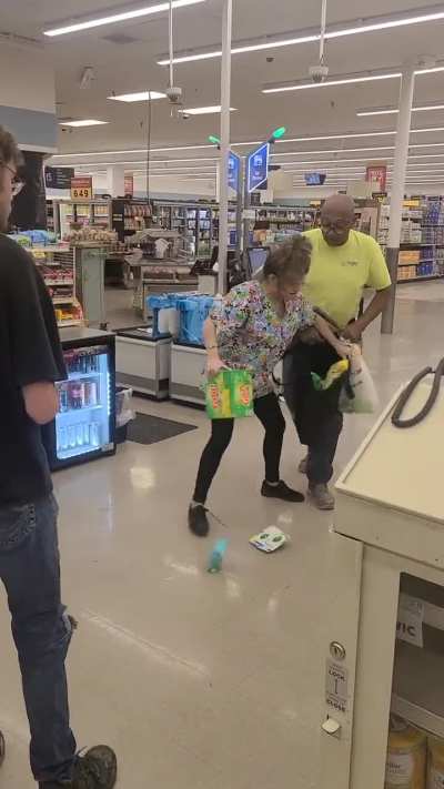 She was so mad they wouldn't let her shoplift. 🤣