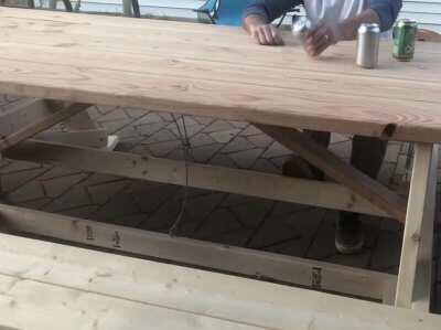 The box holds a 12 pack and ice goes on either side of the cans. Sheet metal on either side of the cans keeps the ice from getting in the way of the cans.