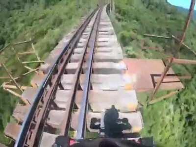 E se o trem aparece fazendo “choo choo mf”?