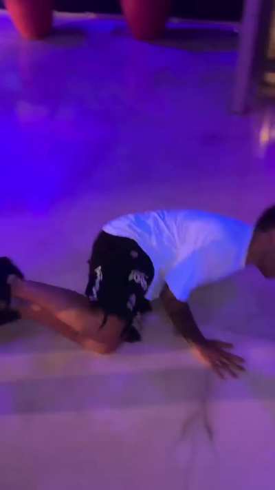 This is the power and core difference between the #1 ranked UFC fighter and a normal guy