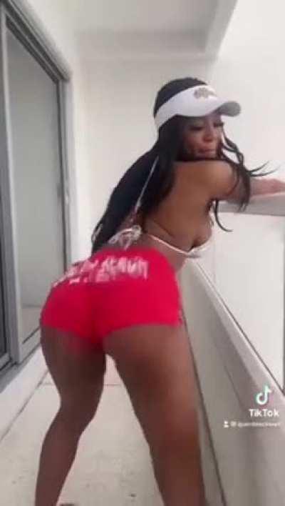 She be throwin that mf