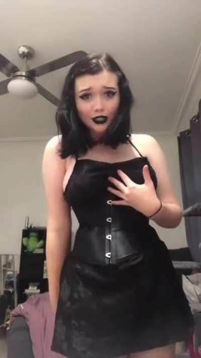 Love the black corset matching her hair!