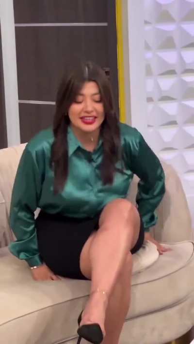 Bouncy in green satin blouse