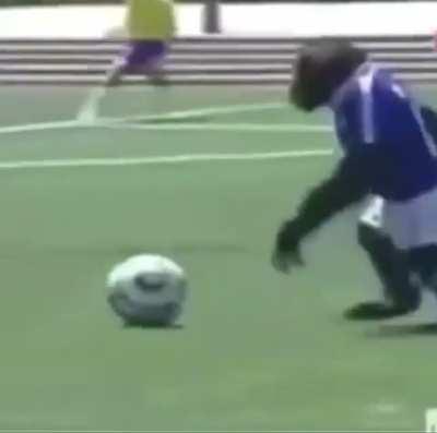 he jus dribbling😟