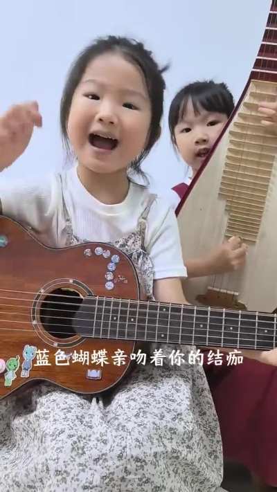 Talented little sisters from China.