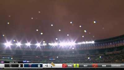 [Highlight] On a spooky cloudy night the Metrodome rises from the grave, reminds the White Sox of their time there as they completely lose track of an easy pop fly that drops for a base hit