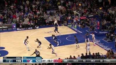 [Highlight] D'Angelo Russell steals it and gives it to Prince for the layup to take the lead!