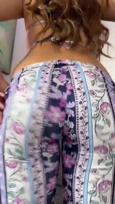 Front and back view 🍑