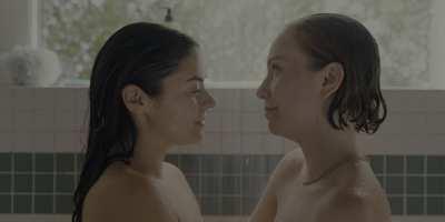 Lesbian Sex Scene Lorenza Izzo, Hannah Einbinder Nude Tits 