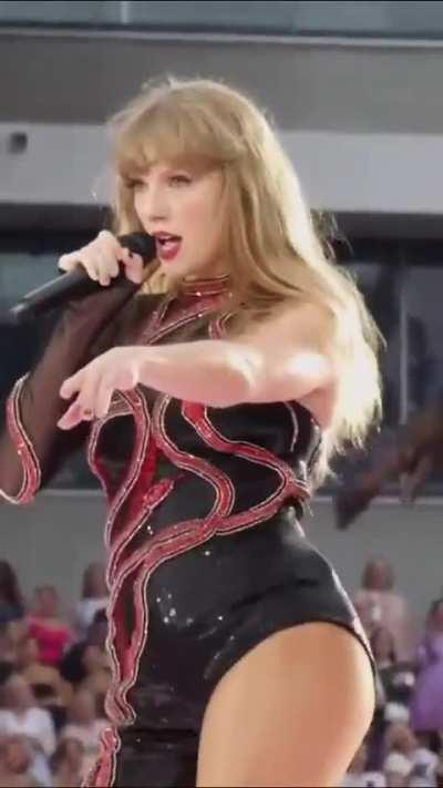 That “Reputation” Outfit