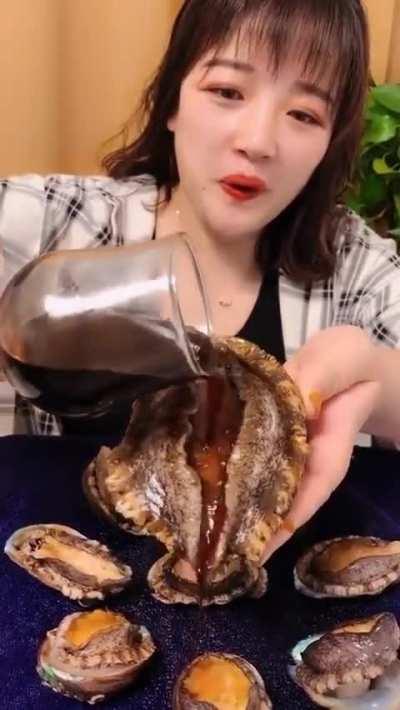 Consejo del dia: el vino ayuda a aflojar la almeja 