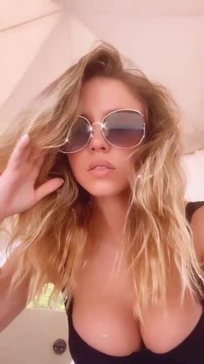 Sydney Sweeney spilling out for us