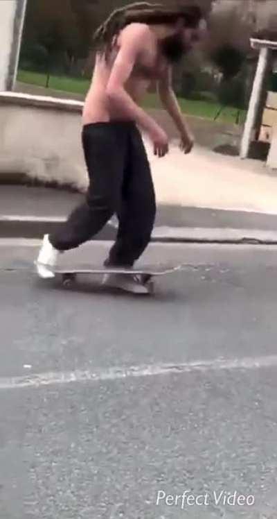 Rare footage of Asmongold skating in Austin streets
