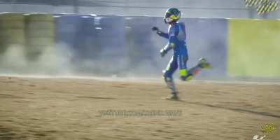 He stood up like antman.