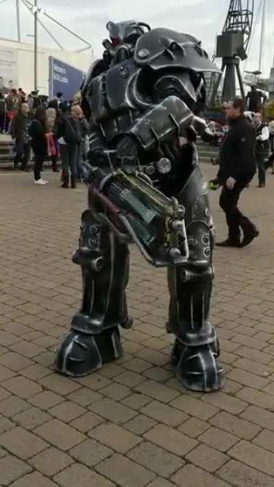 X-01 Power Armour , Gatling Laser , Fallout 4 Cosplay , London MCM Comic Con October 2017