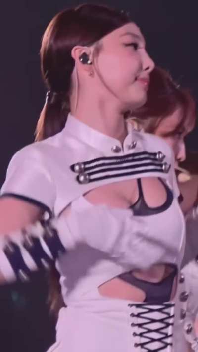 Nayeon (TWICE)
