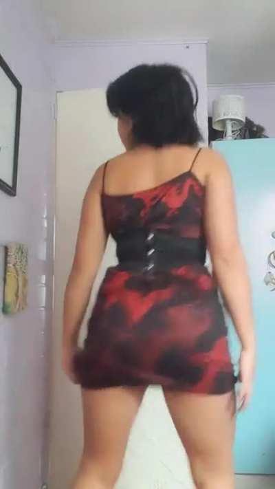 Gótica culona moviendolo