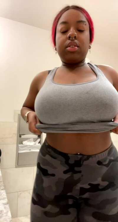 I love showing off my ebony body!