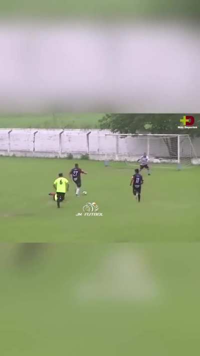 Gol errado por policía en torneo amateur, ¿habrá perdido la familia?