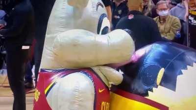 [Highlight] Cavs’ timeout show being really weird