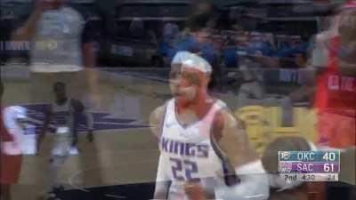 [Highlight] Richaun Holmes gets past Moses Brown while in midair, and throws down the double-pump slam