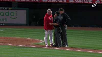 [Highlight] Phil Nevin gives Phil Cuzzi a piece of his mind after a terrible strike call and a weak ejection