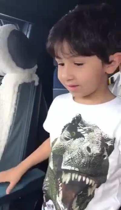 Kid amazes pilots with aircraft knowledge!