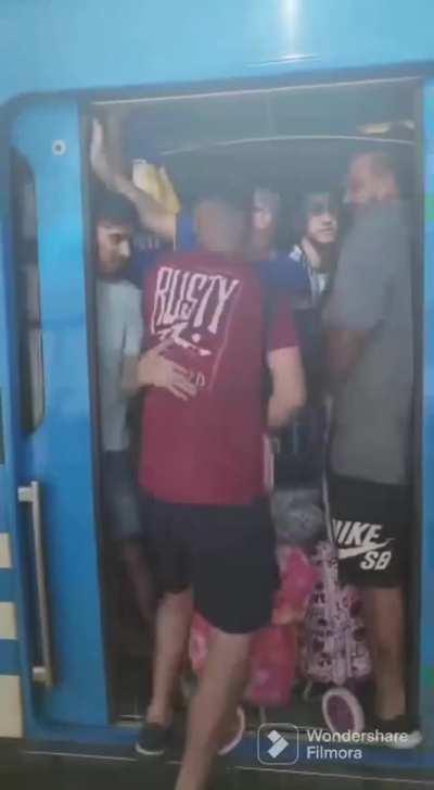 Tren roca a hora pico be like