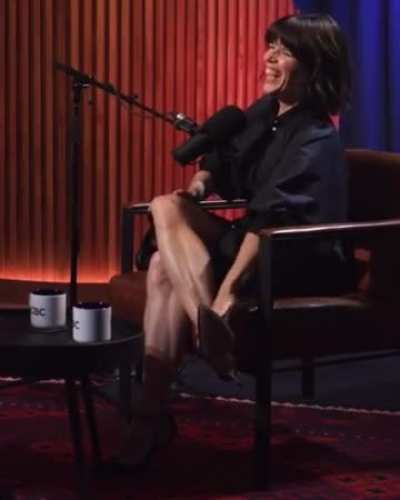 Neve Campbell’s hot legs