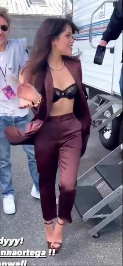 Jenna Ortega - IG Bra - Slowed, Cropped, Looped, RIFE'd and AI'd