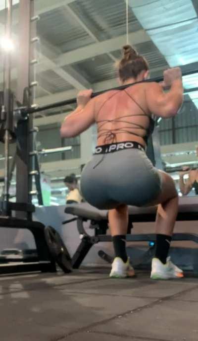 (f) Working hard in the GYM to train my ass