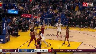 [Highlight] Klay Thompson scores his first bucket since the 2019 Finals!