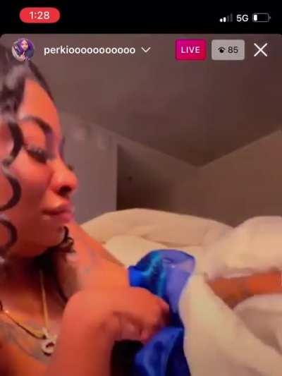 perkiooooooooooo nipple slip part 2