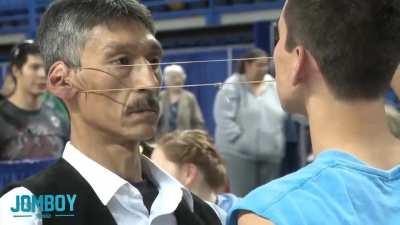 Перетягивание верёвки. Ухом.