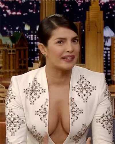 Priyanka Chopra - HD/GIF