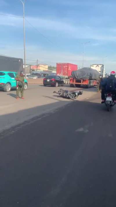 [LFO] Rider crushed under truck