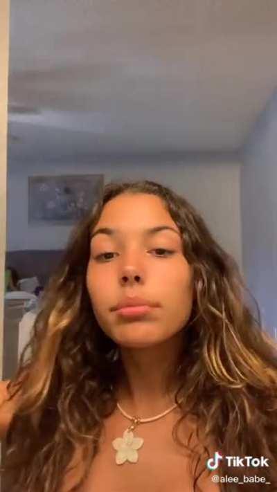 The @alee_babe TikTok is back for some reason also, her main got deleted😭