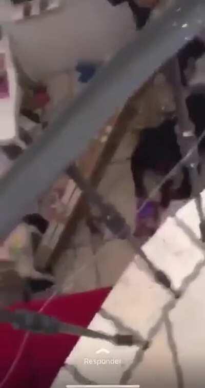 WCGW Hanging a ceiling lamp