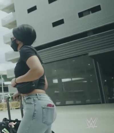 Looking fine af in jeans